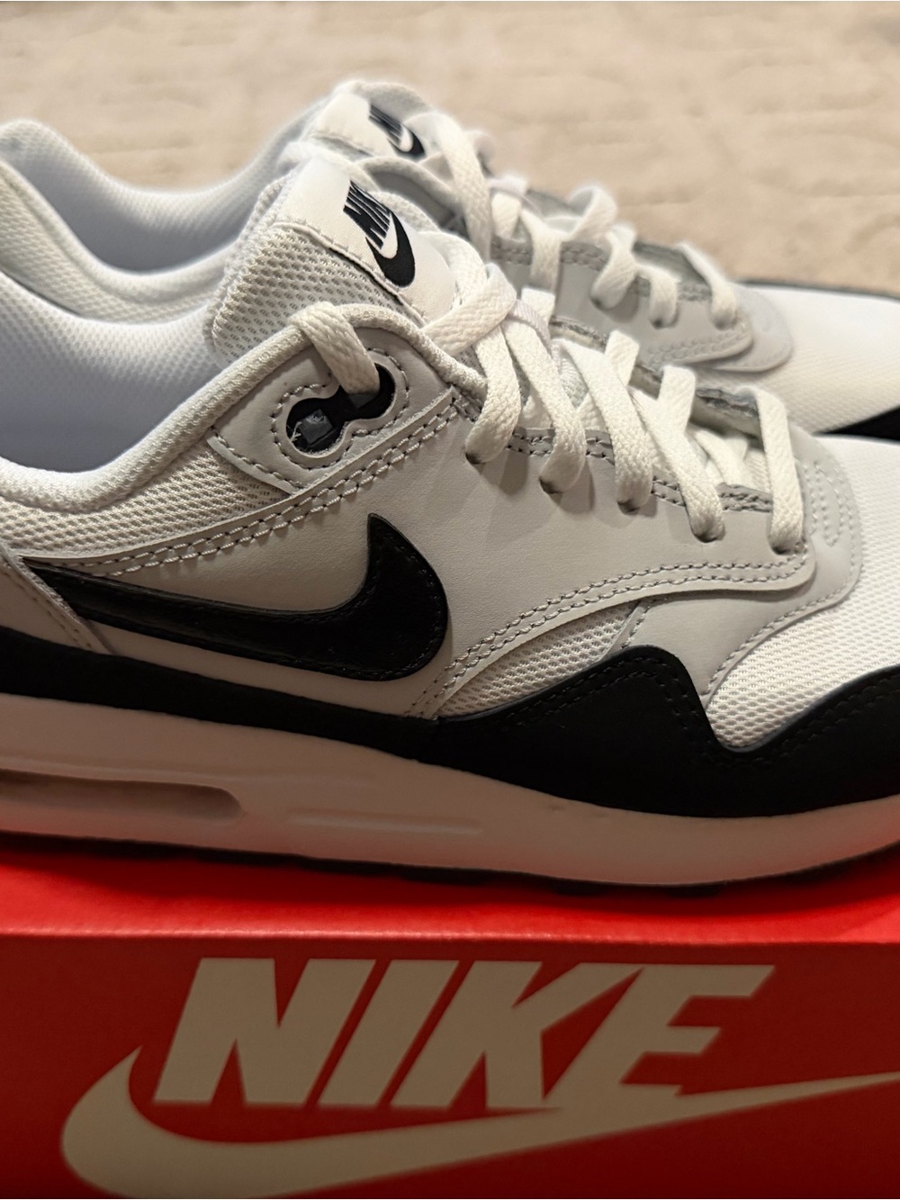 Nike Men’s White/Black Air Max 1 (GS) size 7Y